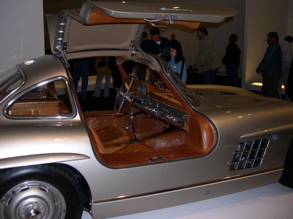 1955_Mercedes-Benz_300SL_Gullwing_Coupe_interior
