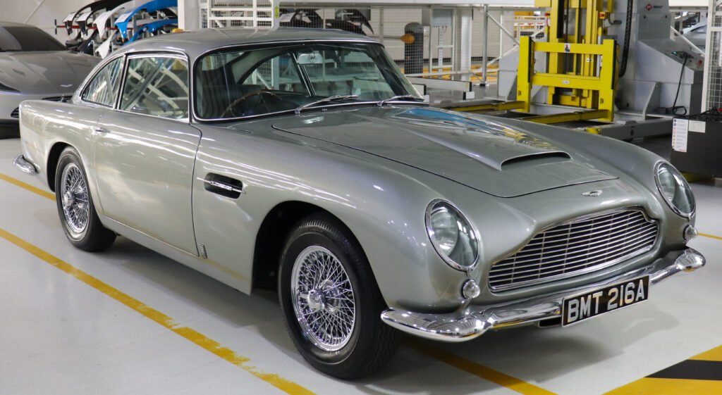 1964_Aston_Martin_DB5_4.0_Front