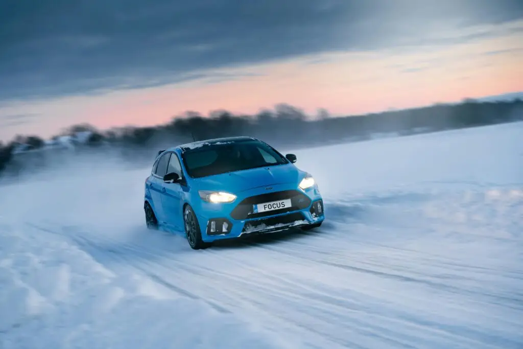 ford_focus_rs_neige
