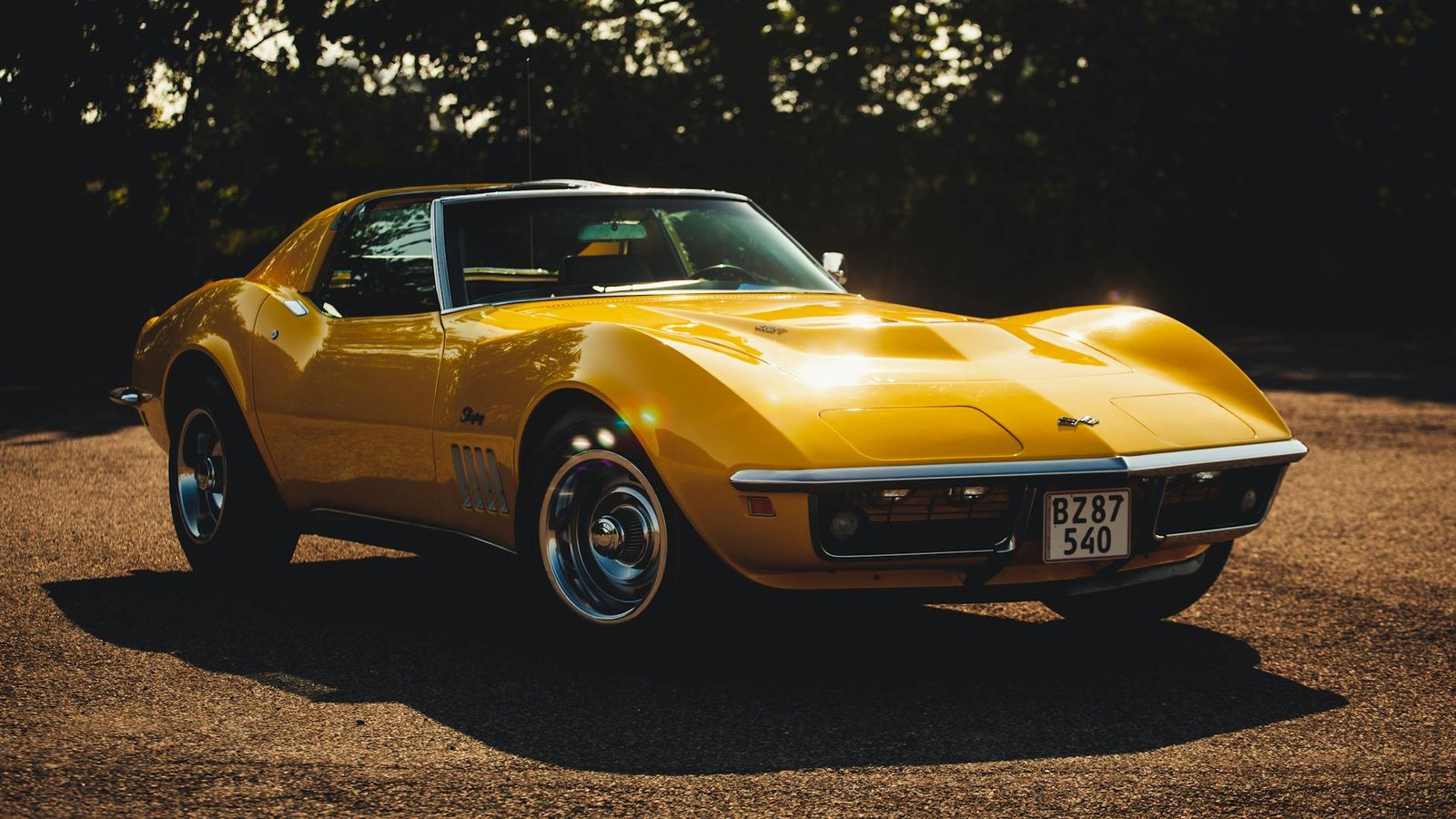 yellow chevrolet corvette stingray